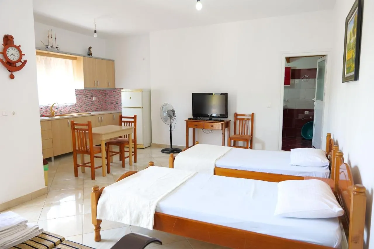 Pellumb Apartments 사밀