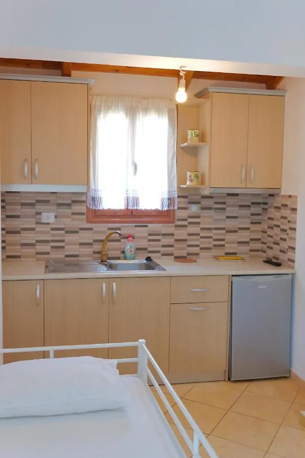 Pellumb Apartments 사밀
