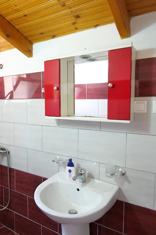 Pellumb Apartments Ksamil